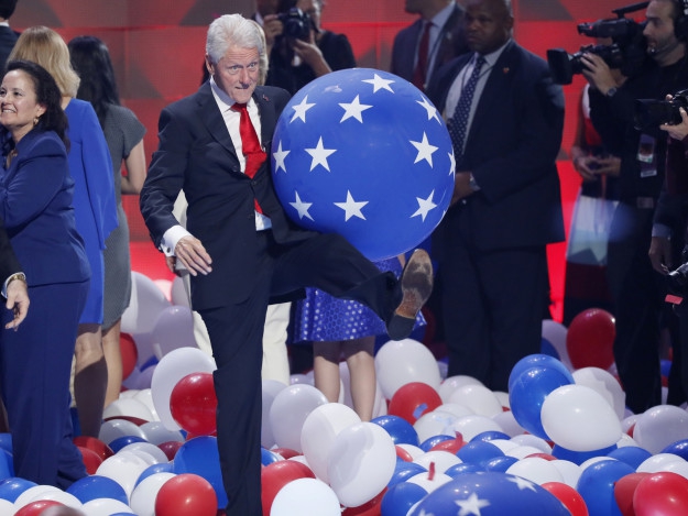 Bill Clinton Loves Playing with Balloons